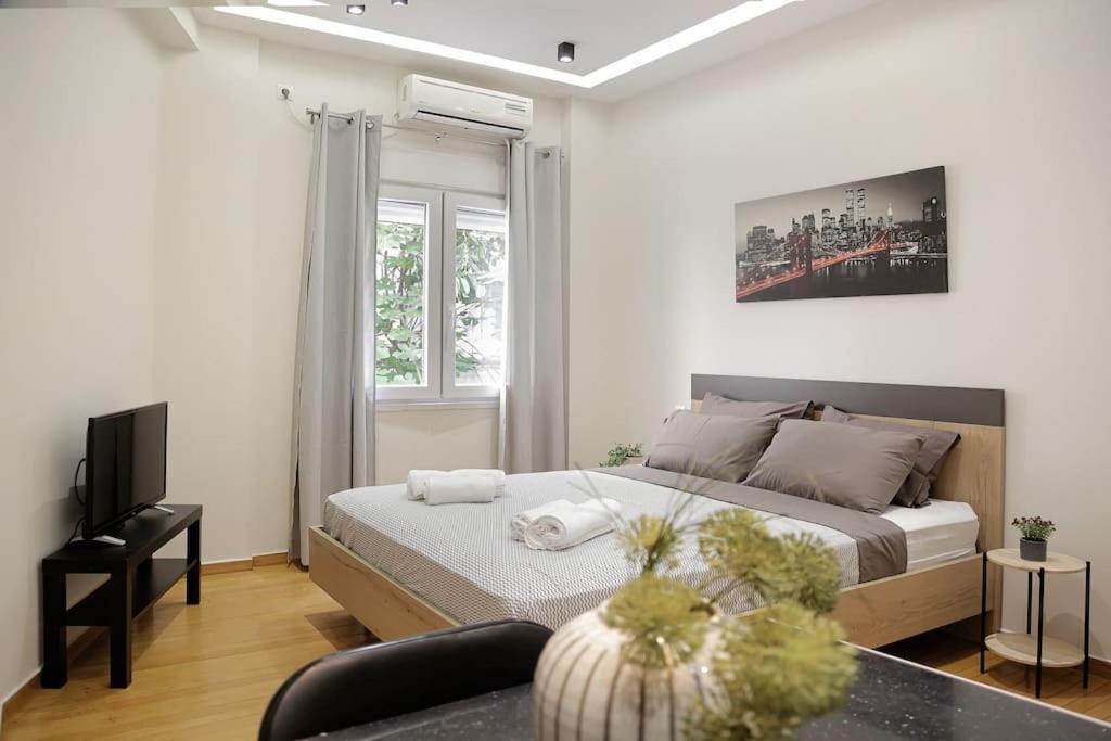 Apartment At Eksarhia Center Афіни Екстер'єр фото